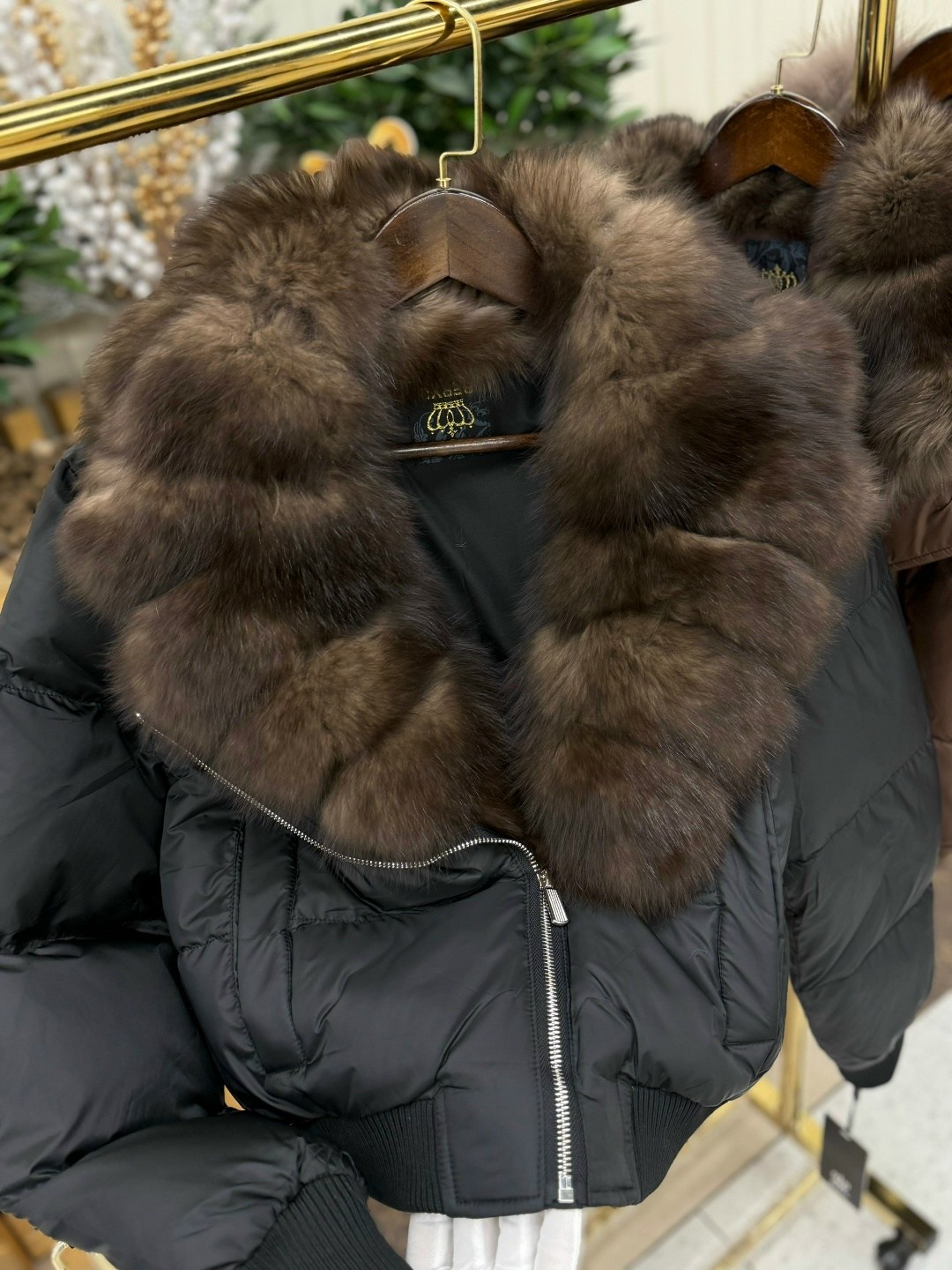 пуховик короткий с натуральным мехом angel mood,пуховик с натуральным мехом,пуховик короткий,куртка с натуральным мехом женская,женский пуховик с мехом