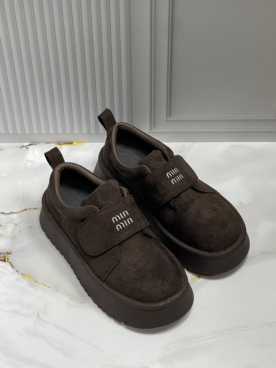 замшевые лоферы miu miu на высокий подошве и фирменной фурнитурой,лоферы замш,,женская ,модная женская