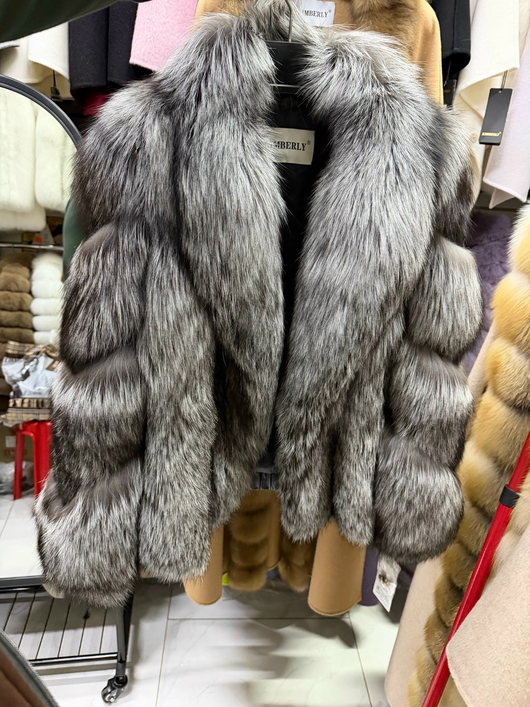 женская шуба из натурального меха чернобурки,шуба короткая мужская из натурального меха чернобурки,шуба чернобурка,шуба из чернобурки,зимняя женская шуба из натурального меха чернобурки