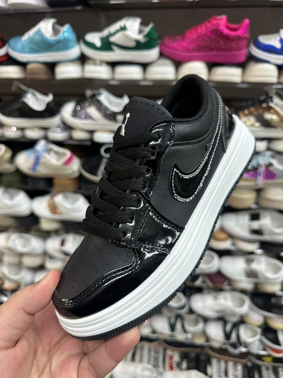 кроссовки кожа,кроссовки nike air jordan 1,кроссовки женскиe,кроссовки бордовые,кроссовки