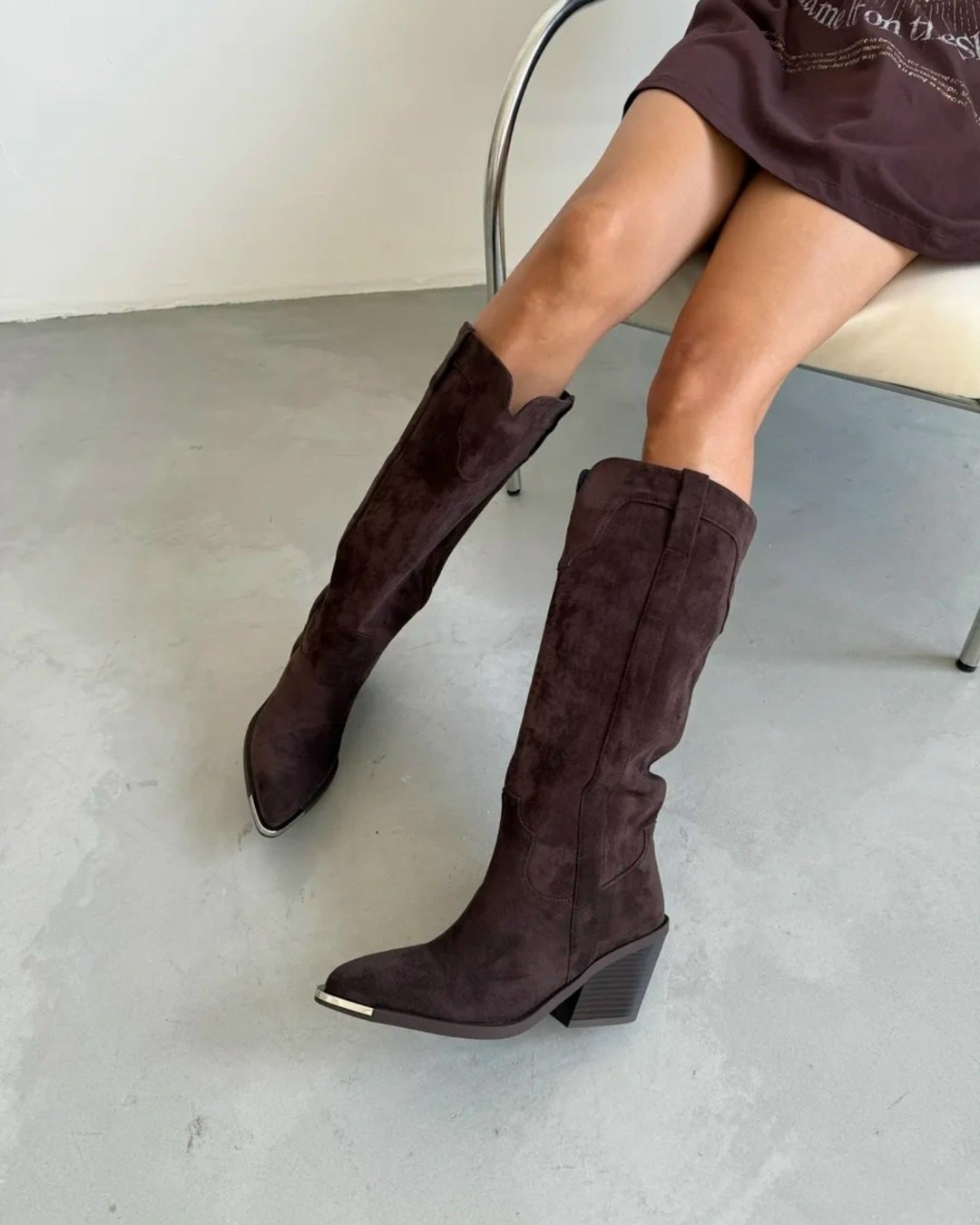 замшевые натуральные сапоги казаки на каблуке демисезонные,сапоги казаки высокие натуральная замша демисезонные,сапоги демисезонные казаки замшевые на каблуке bossy lady,сапоги казаки,сапоги замш