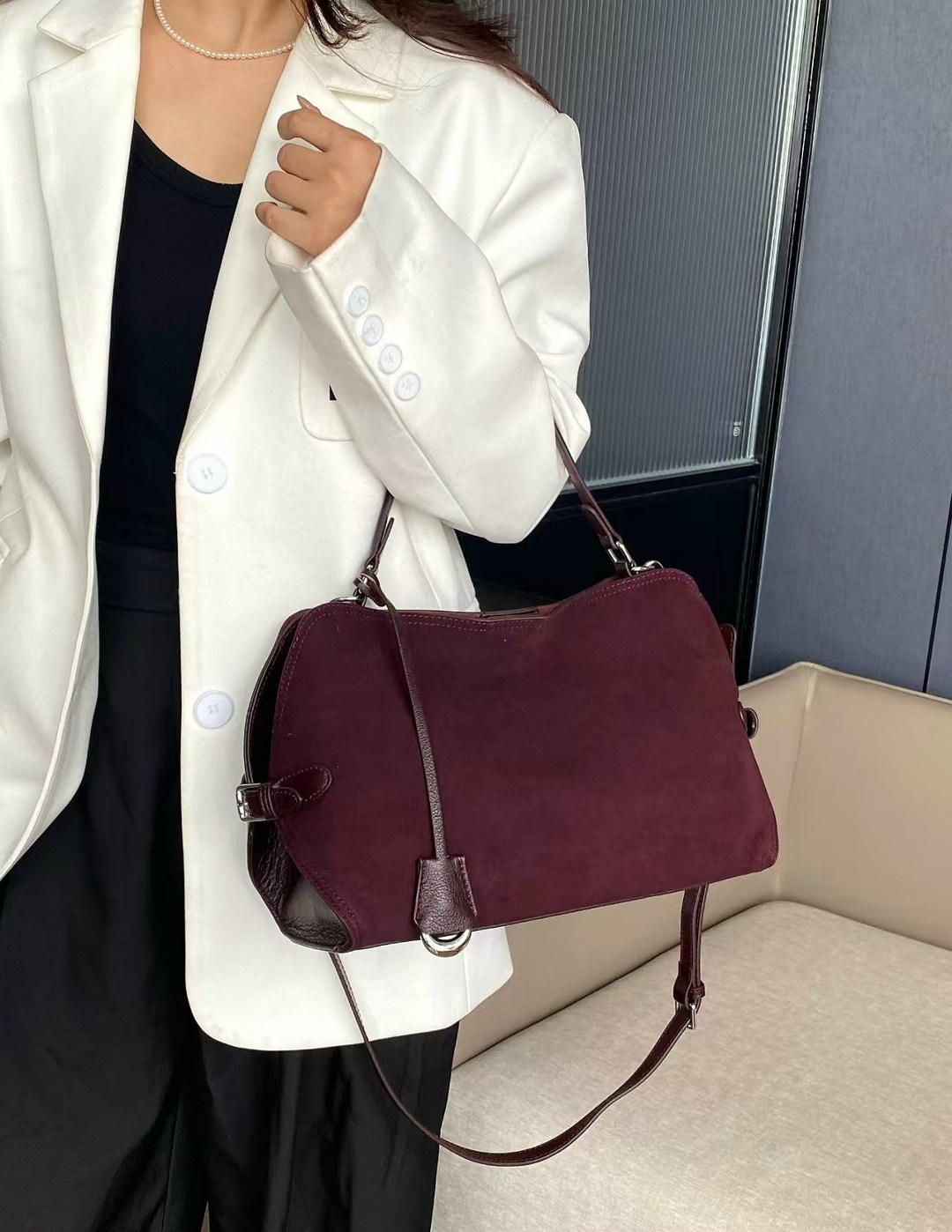 замшевая сумка,сумка женская замшевая,женская замшевая сумка на плечо,сумка шоппер замшевая большая благородного темно-коричневого цвета,сумка коричневая замшевая