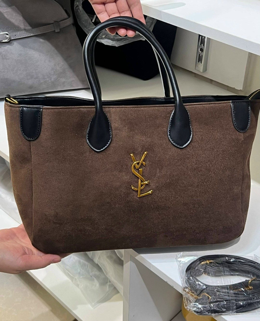 замшевая сумка yves saint laurent 38x34 см,замшевая сумка yves saint laurent 39x23 см,сумка женская ysl,женская замшевая сумка yves saint laurent 38x26 см,замшевые сумки