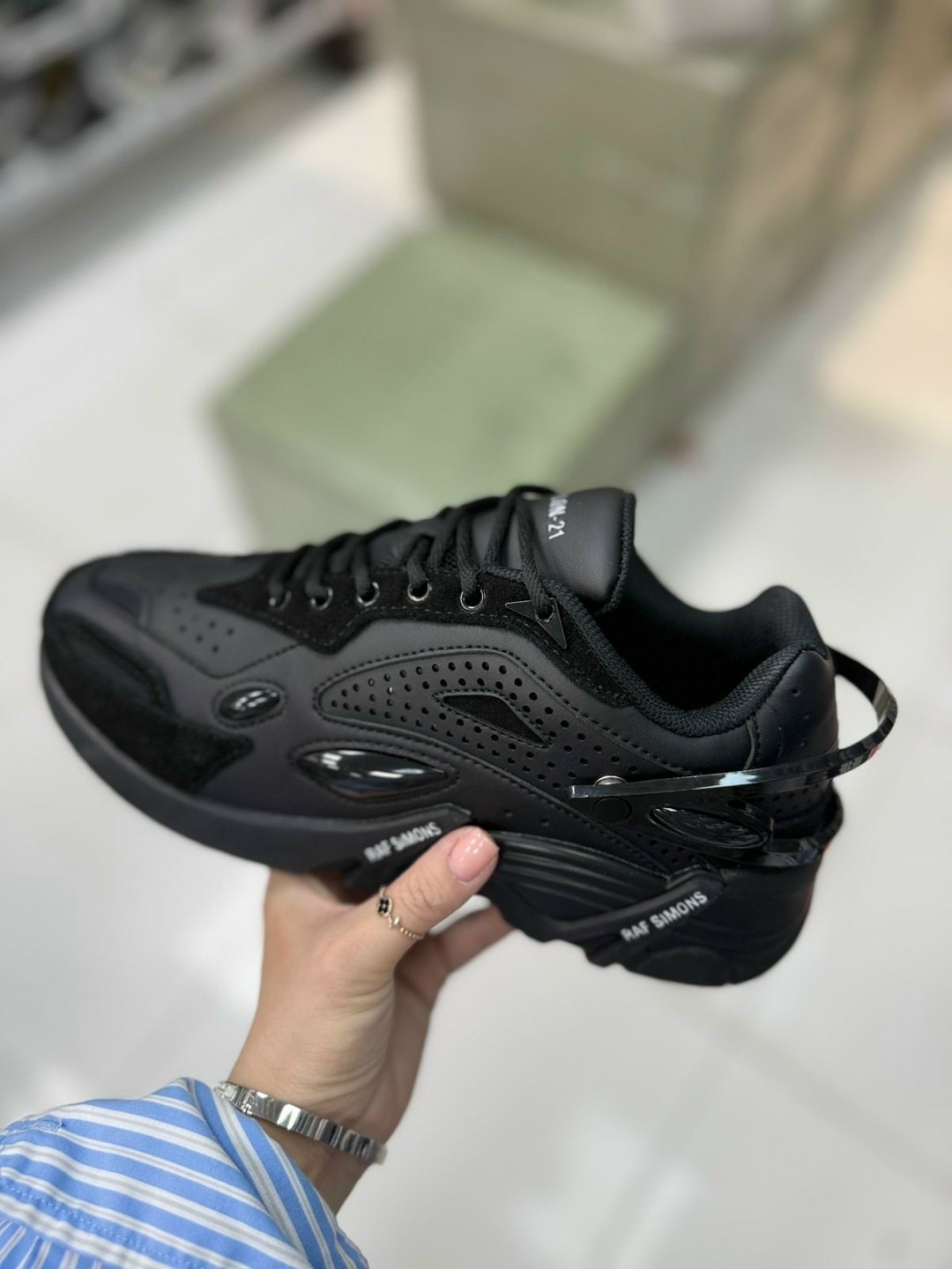 кроссовки raf simons cylon-21 черный,кроссовки raf simons cylon-21,кроссовки raf simons cylon-21 серый,кроссовки raf simons cylon 21 серебро,серебристые кроссовки cylon 21 raf simons