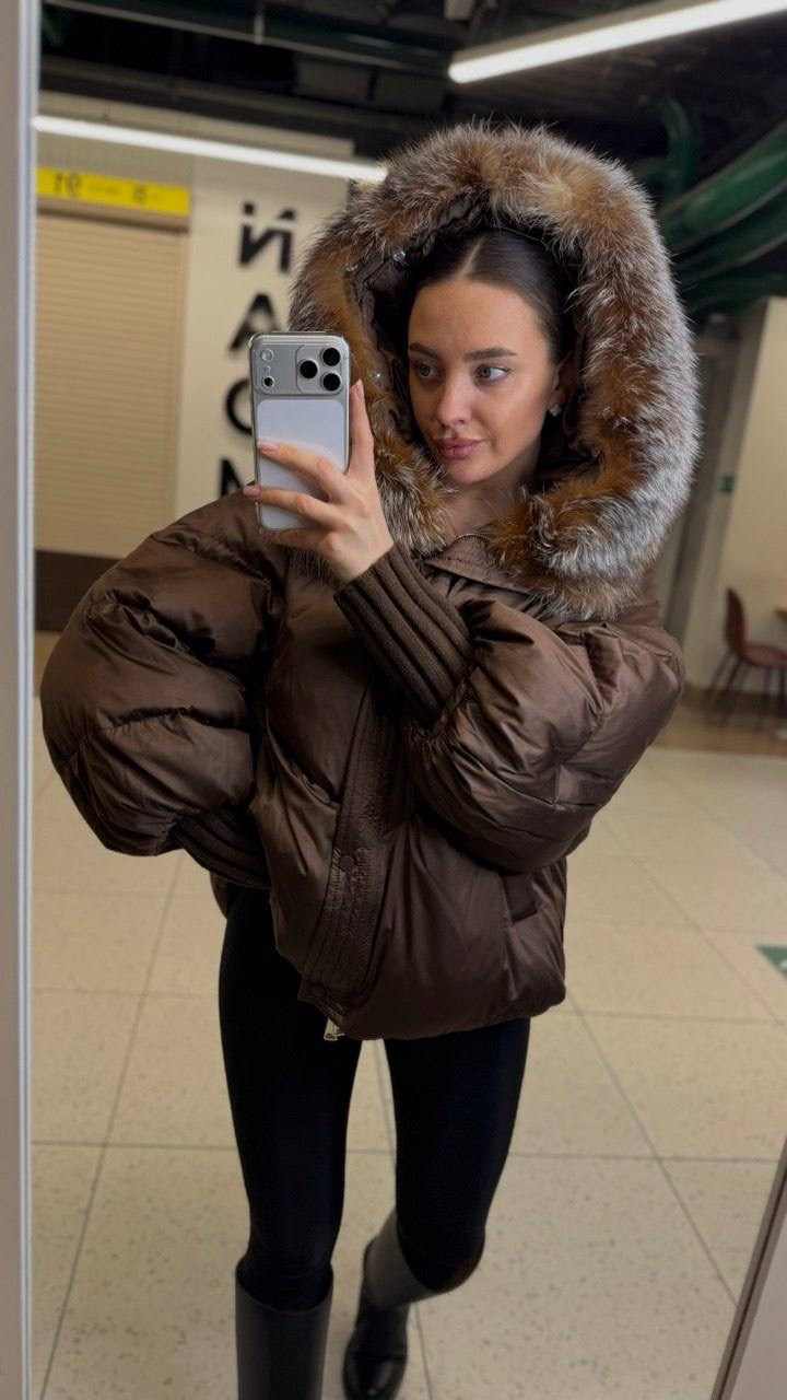 зимняя куртка-пуховик,женская куртка-пуховик на белом утином пуху с натуральным мехом енота,короткий пуховик,короткий пуховик женский,пуховик женский