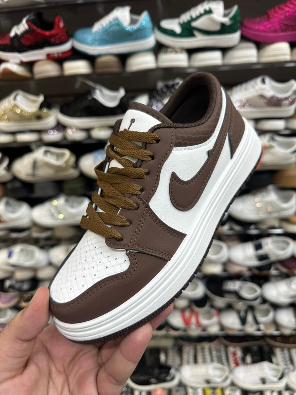 кроссовки кожа,кроссовки nike air jordan 1,кроссовки женскиe,кроссовки бордовые,кроссовки