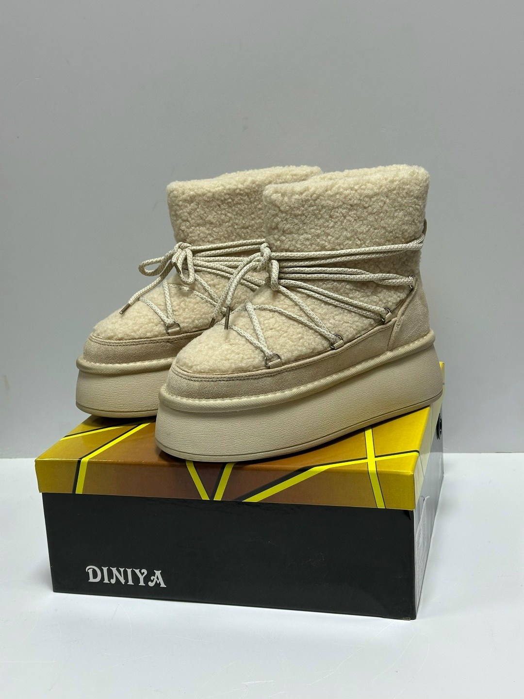 ,женские угги,женские угги зимние,женская ,женские зимние угги с шнурками