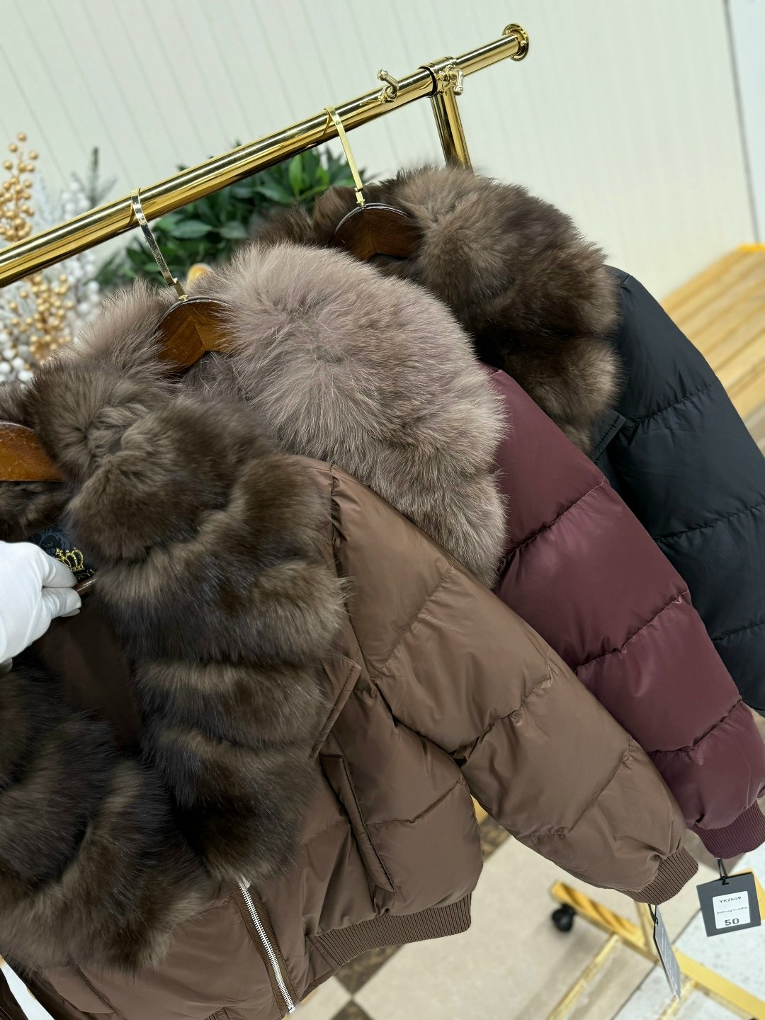 пуховик короткий с натуральным мехом angel mood,пуховик с натуральным мехом,пуховик короткий,куртка с натуральным мехом женская,женский пуховик с мехом