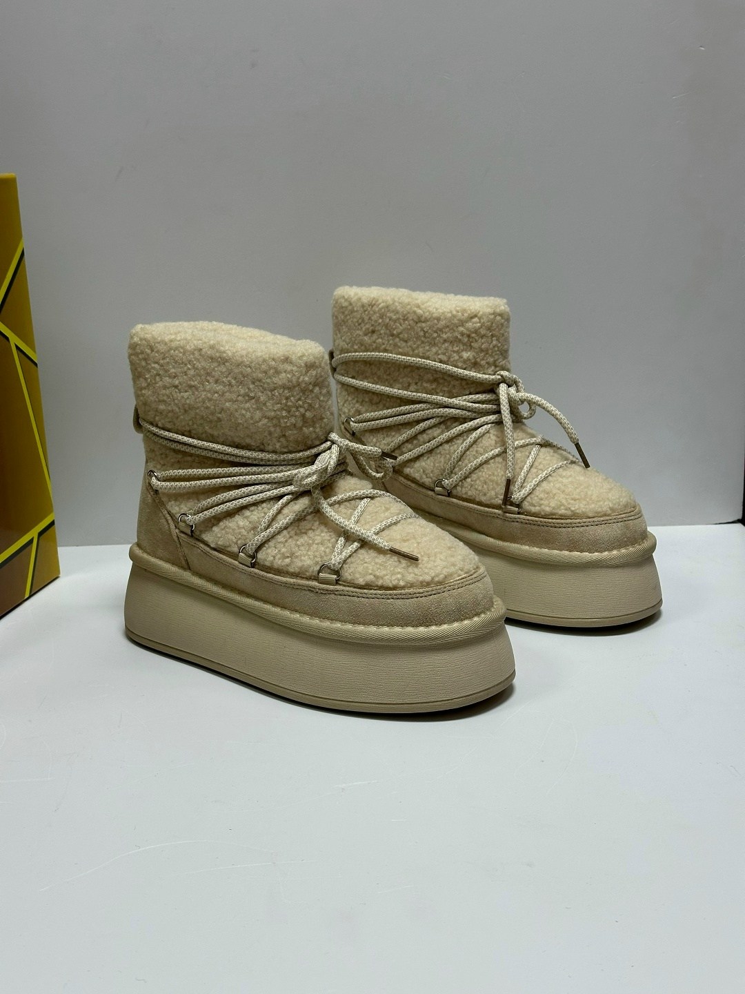 ,женские угги,женские угги зимние,женская ,женские зимние угги с шнурками