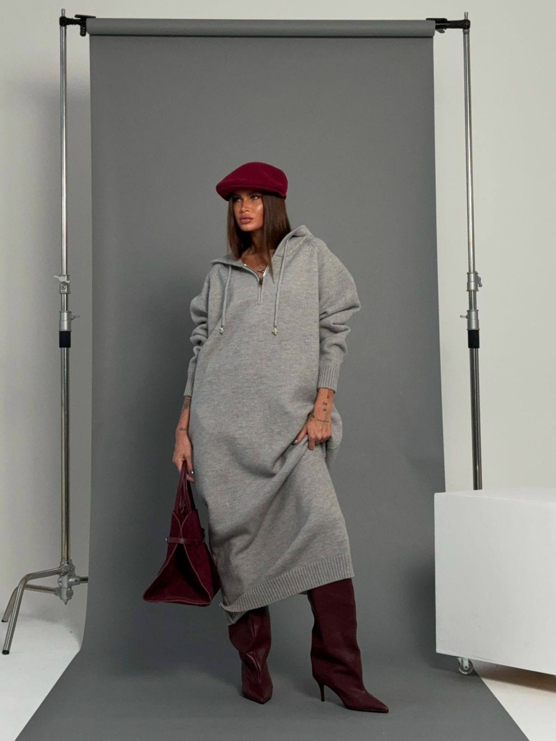 платье с капюшоном,трикотажное платье,платье вязаное,свободное платье,теплое платье