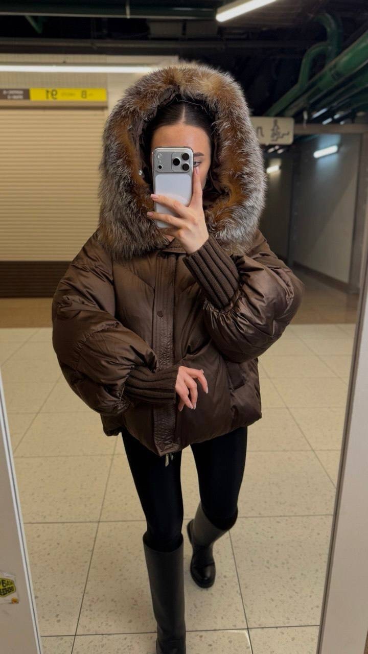 зимняя куртка-пуховик,женская куртка-пуховик на белом утином пуху с натуральным мехом енота,короткий пуховик,короткий пуховик женский,пуховик женский