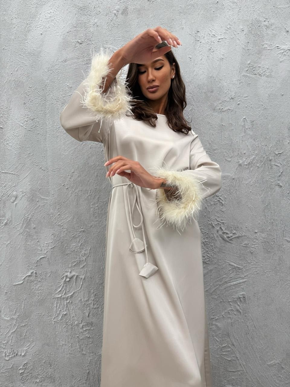 атласное платье,нарядное платье,платье с перьями,платье,платье женские вечерние