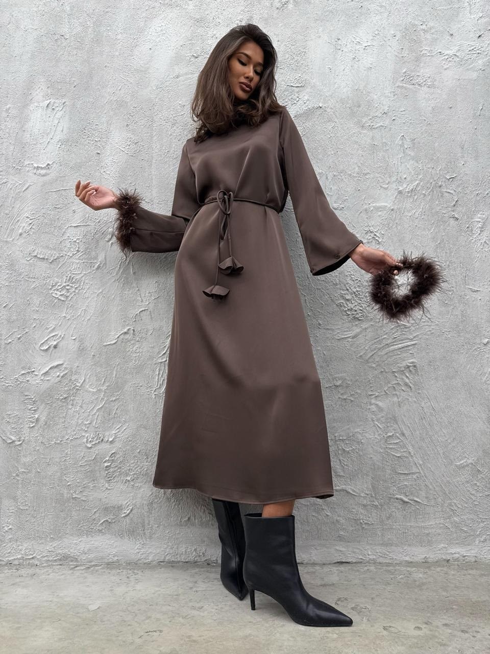 атласное платье,нарядное платье,платье с перьями,платье,платье женские вечерние