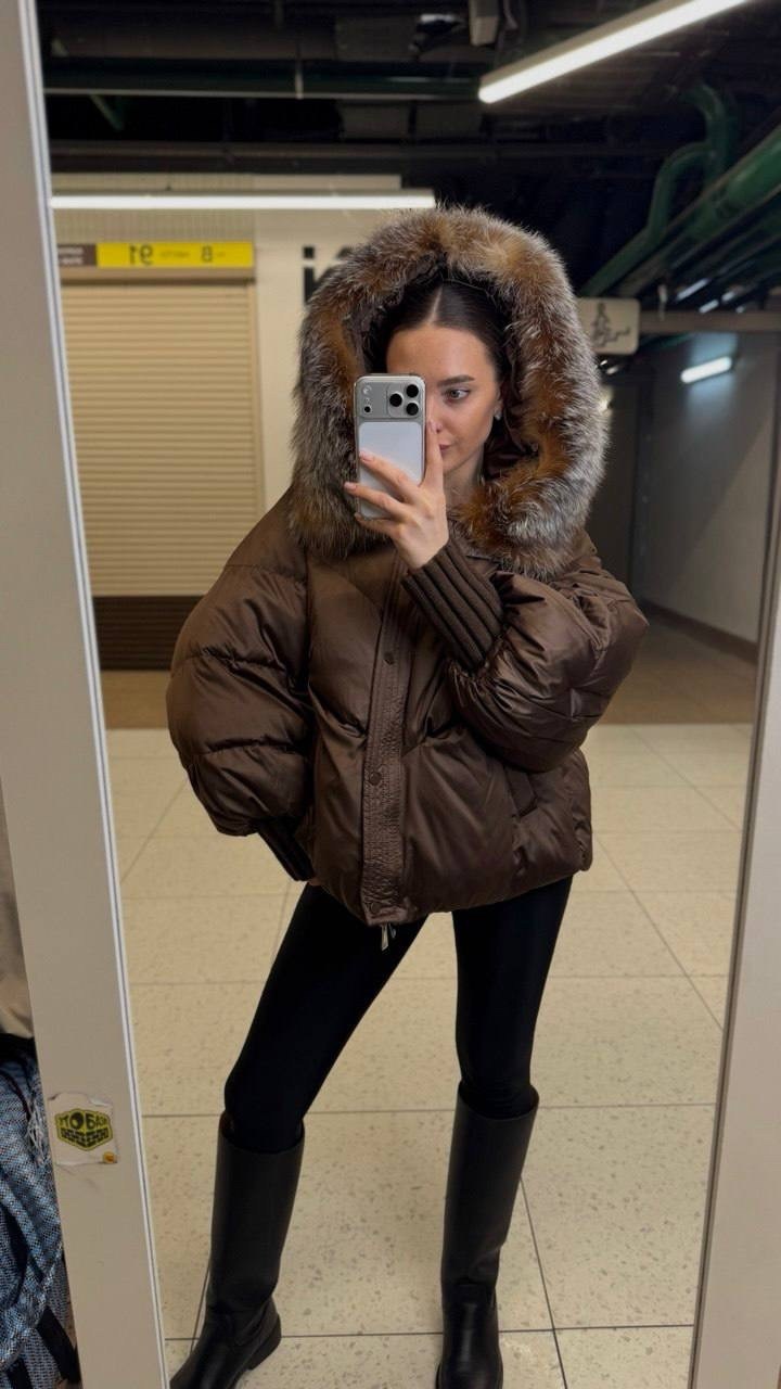 зимняя куртка-пуховик,женская куртка-пуховик на белом утином пуху с натуральным мехом енота,короткий пуховик,короткий пуховик женский,пуховик женский