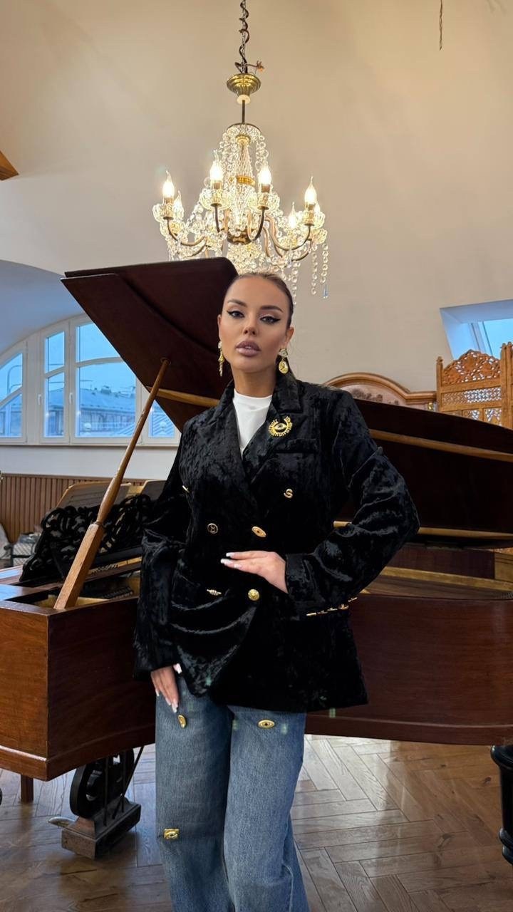 девушка,женская кофта,жакет из шелкового бархата черный,певица ханна,костюм брючный