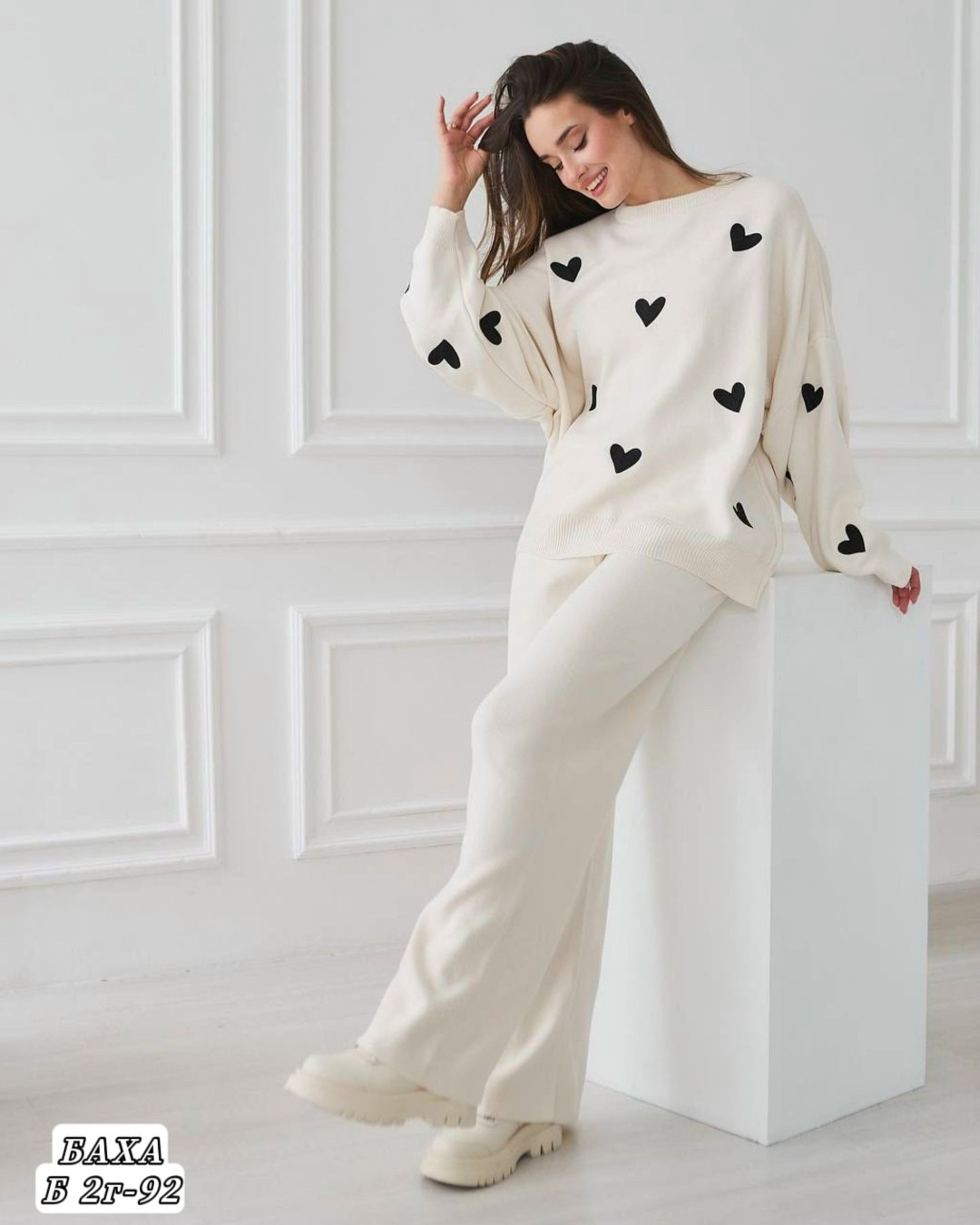 свитер с сердечками,трикотажные костюмы,костюм женский вязаный,стильная кофта,свитер оверсайз с сердечками