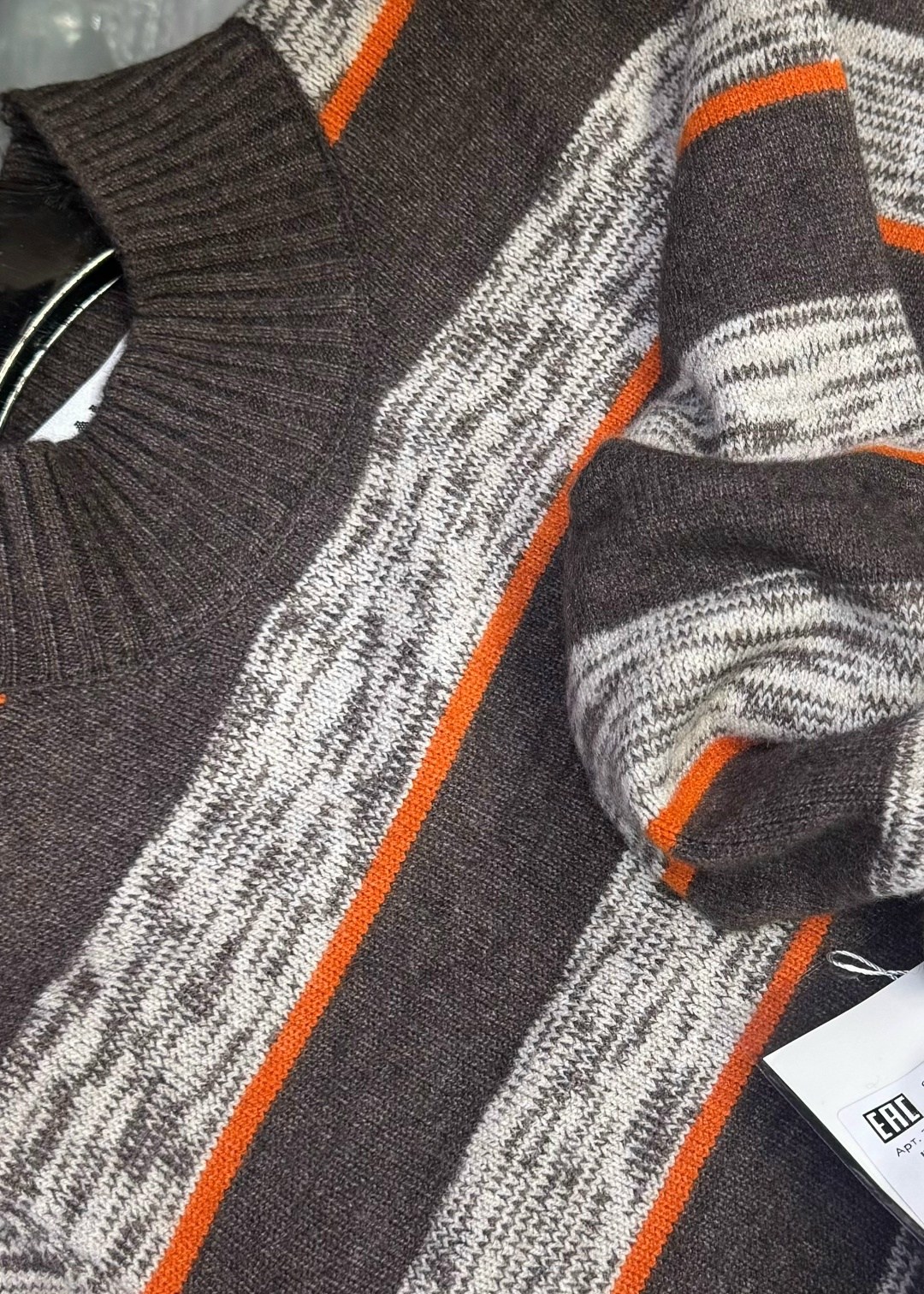 джемпер стильный,кофта женская,трикотажные костюмы,джемпер бежевый,стильные костюмы