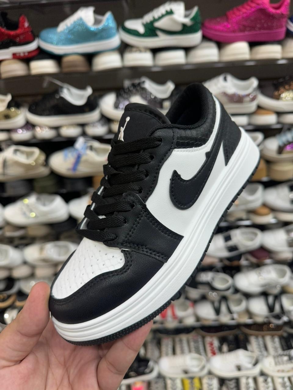 кроссовки кожа,кроссовки nike air jordan 1,кроссовки женскиe,кроссовки бордовые,кроссовки