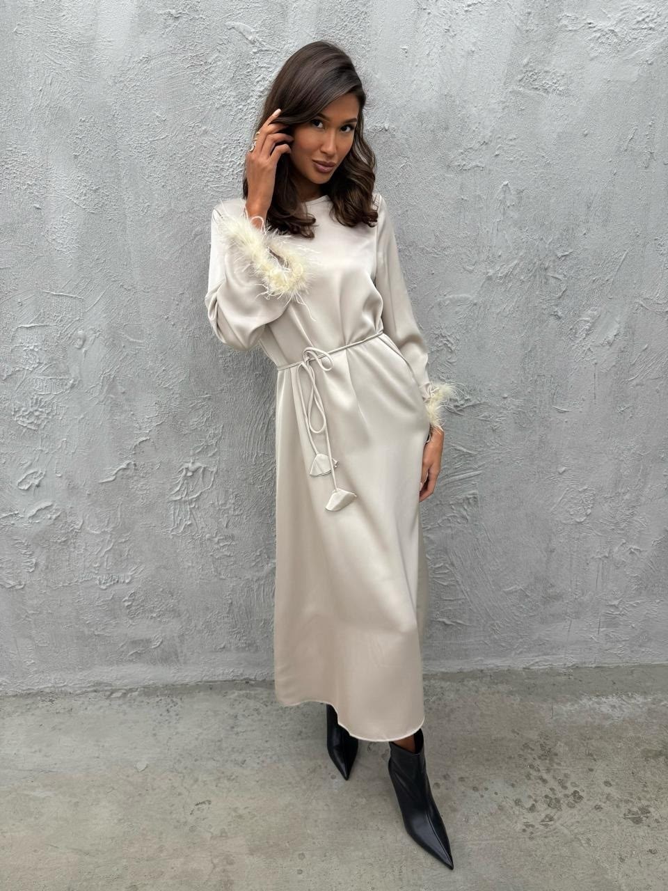 атласное платье,нарядное платье,платье с перьями,платье,платье женские вечерние