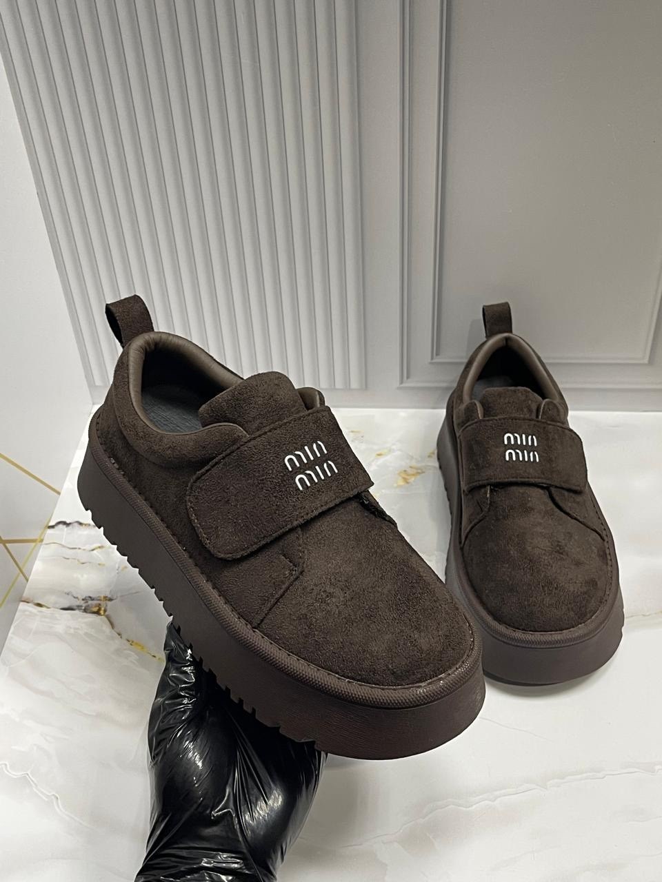 замшевые лоферы miu miu на высокий подошве и фирменной фурнитурой,лоферы замш,,женская ,модная женская