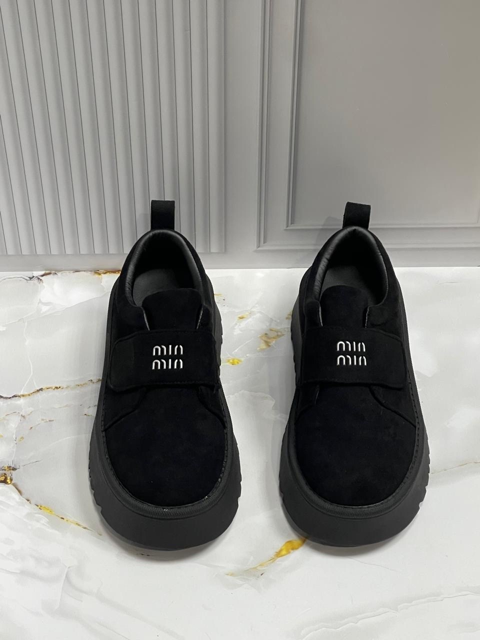 замшевые лоферы miu miu на высокий подошве и фирменной фурнитурой,лоферы замш,,женская ,модная женская