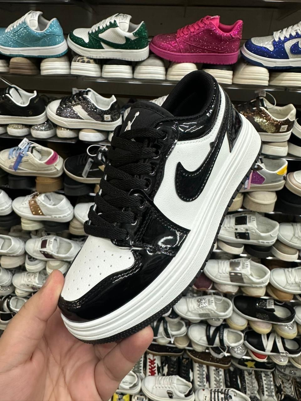 кроссовки кожа,кроссовки nike air jordan 1,кроссовки женскиe,кроссовки бордовые,кроссовки