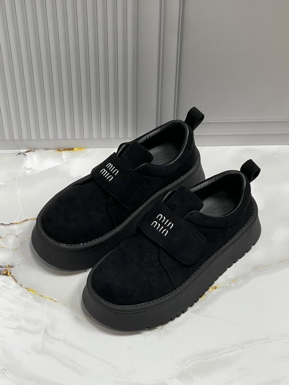 замшевые лоферы miu miu на высокий подошве и фирменной фурнитурой,лоферы замш,,женская ,модная женская