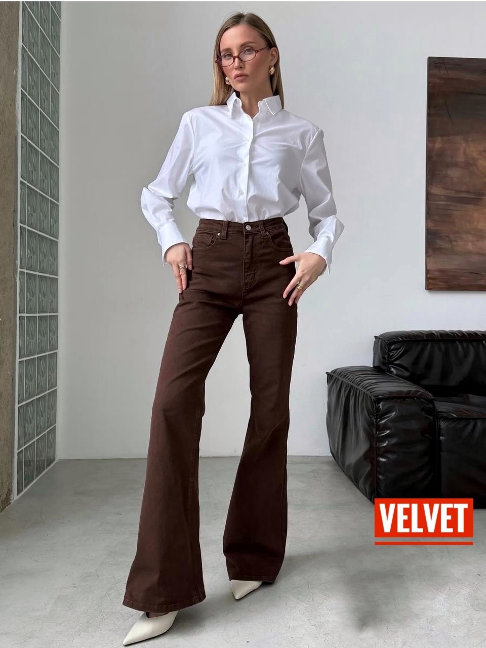 коричневые расклешенные джинсы,джинсы клеш женские,коричневые джинсы,женские джинсы коричневые джинсовые расклешенные брюки,вельветовые брюки клеш женские