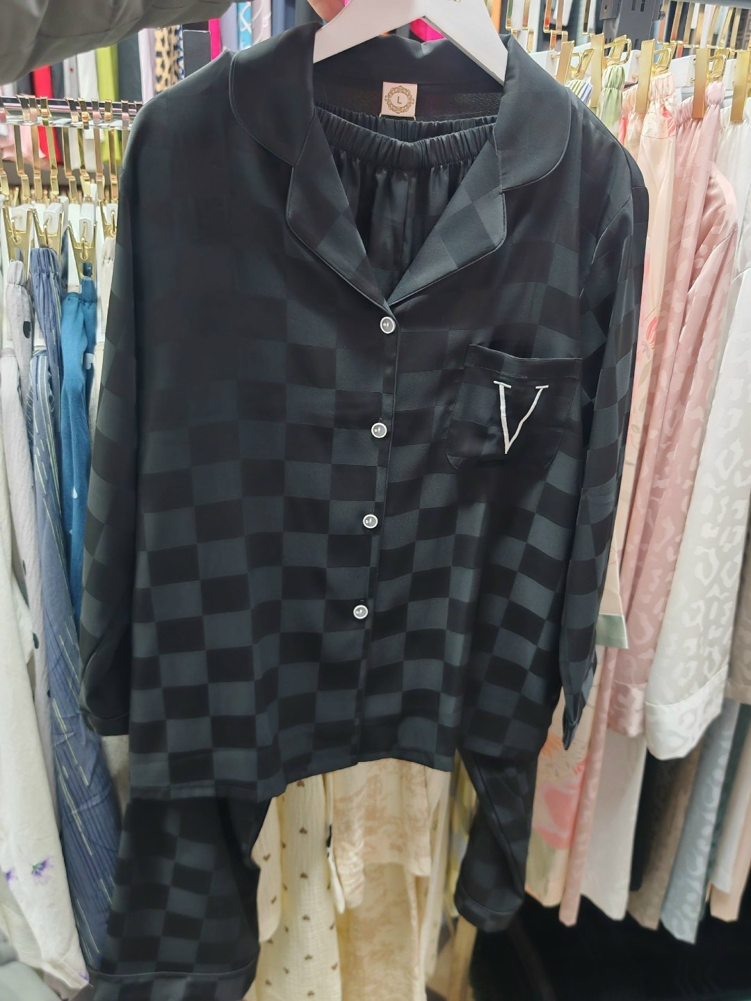 шелковая классическая пижама лео,пижама из искусственного шелка,пижама женская шелковая,женская пижама из искусственного шелка,пижамы женски