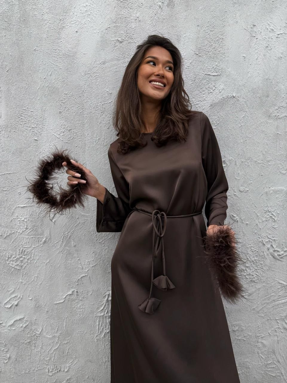 атласное платье,нарядное платье,платье с перьями,платье,платье женские вечерние