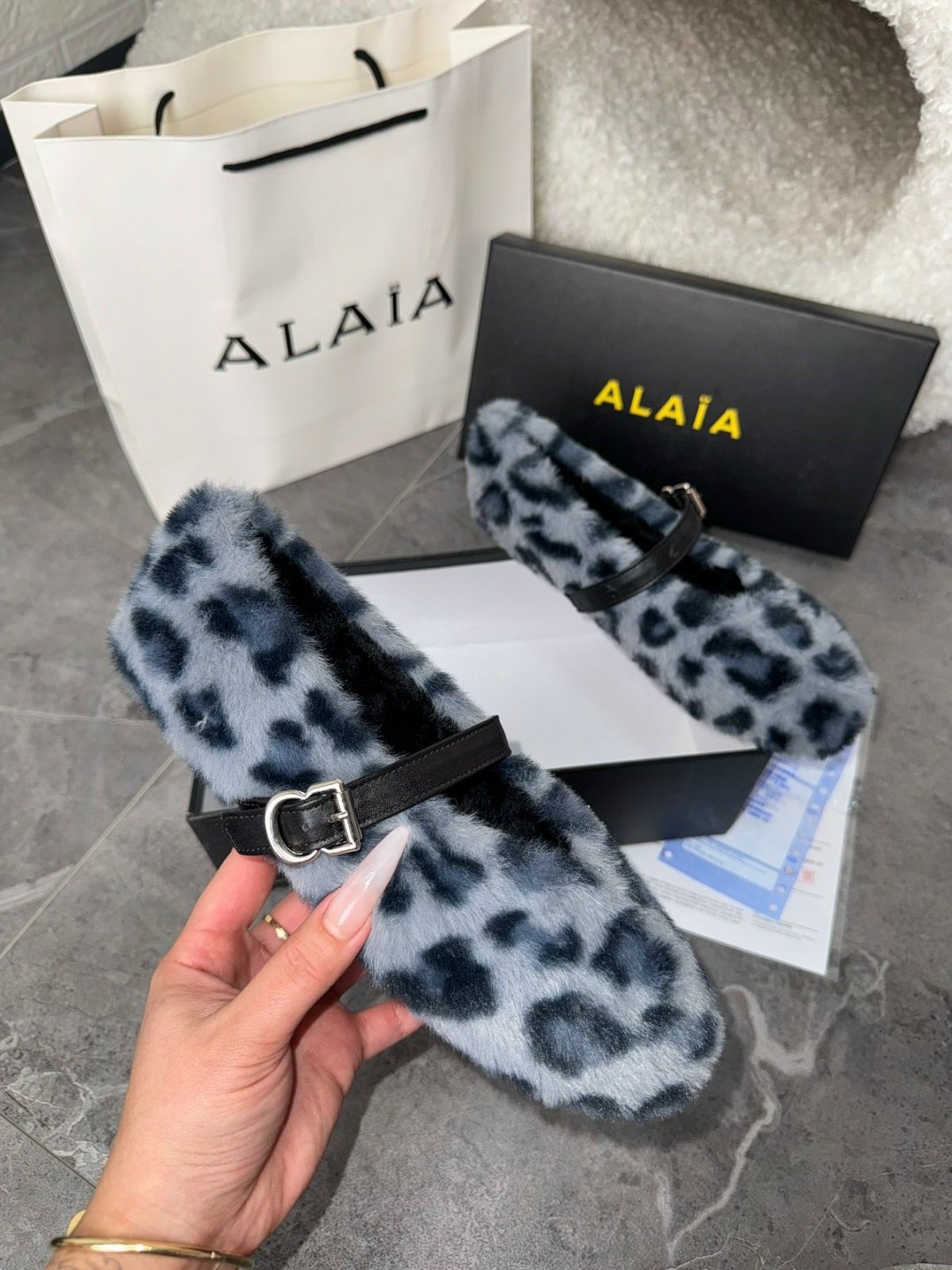 , женская,брендовая ,меховая ,меховые туфли