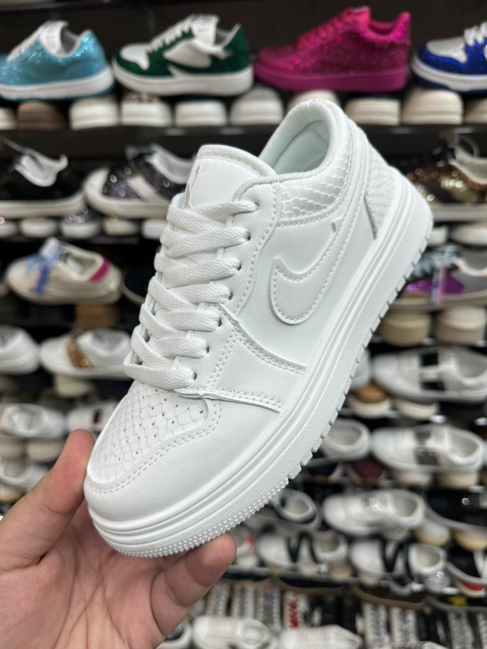 кроссовки кожа,кроссовки nike air jordan 1,кроссовки женскиe,кроссовки бордовые,кроссовки