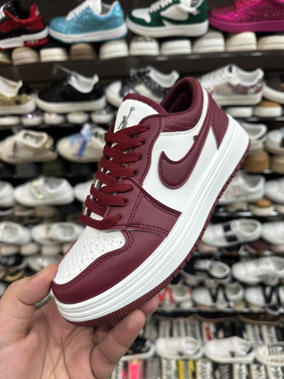 кроссовки кожа,кроссовки nike air jordan 1,кроссовки женскиe,кроссовки бордовые,кроссовки