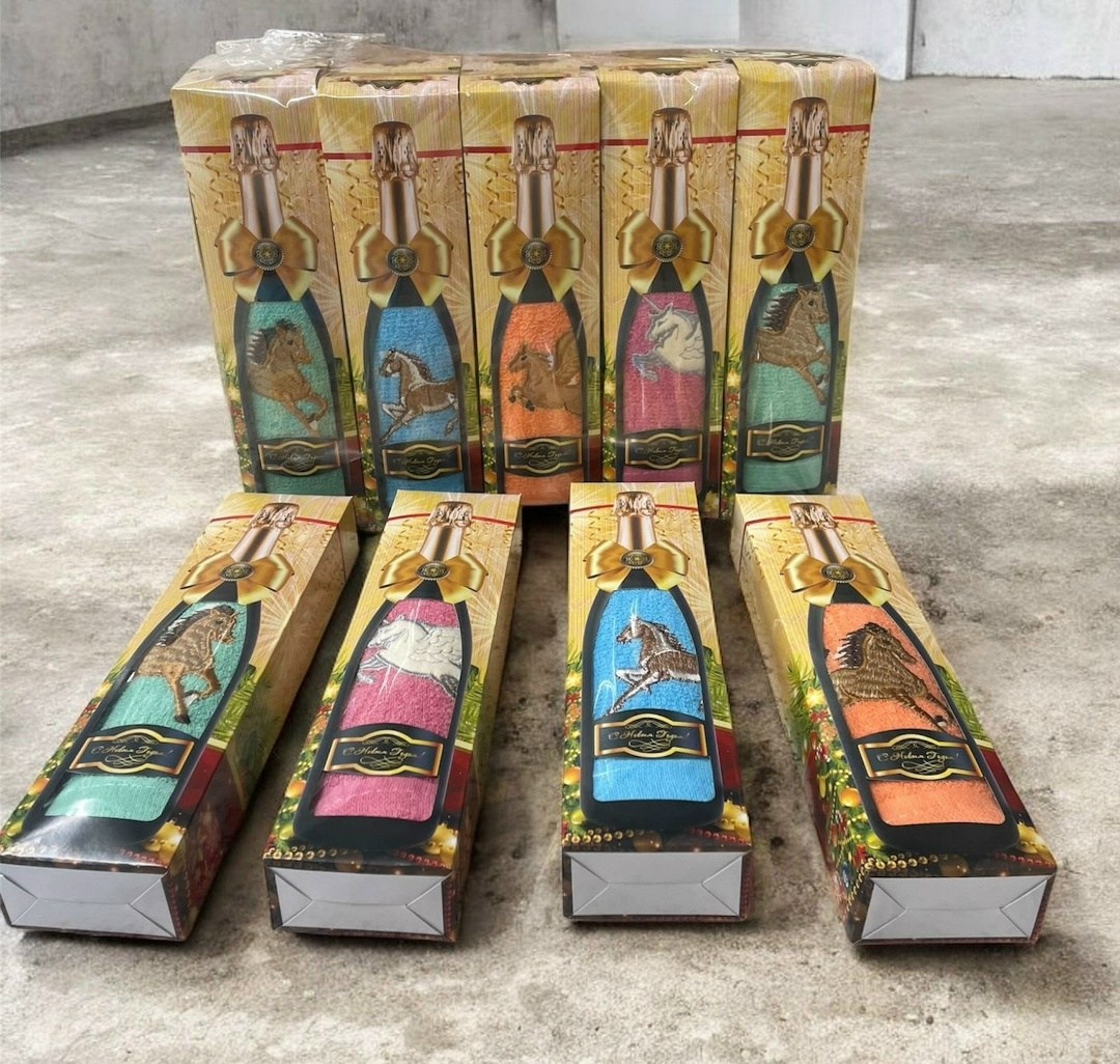 подарочные полотенца,подарочная коробка,полотенце махровое в подарочной коробке символ года бутылочка,полотенца в подарочной упаковке,подарочная упаковка