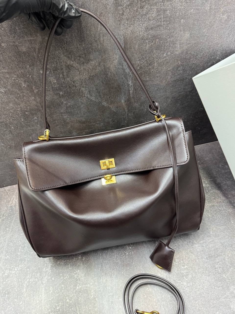 сумка balenciaga натуральная кожа 35-24 см,объемная сумка-тоут черного цвета balenciaga,сумка balenciaga rodeo,сумка balenciaga,женская сумка rodeo balenciaga