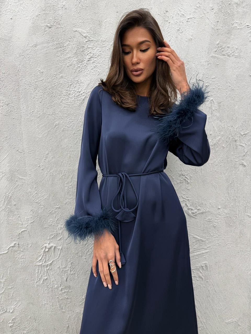 атласное платье,нарядное платье,платье с перьями,платье,платье женские вечерние