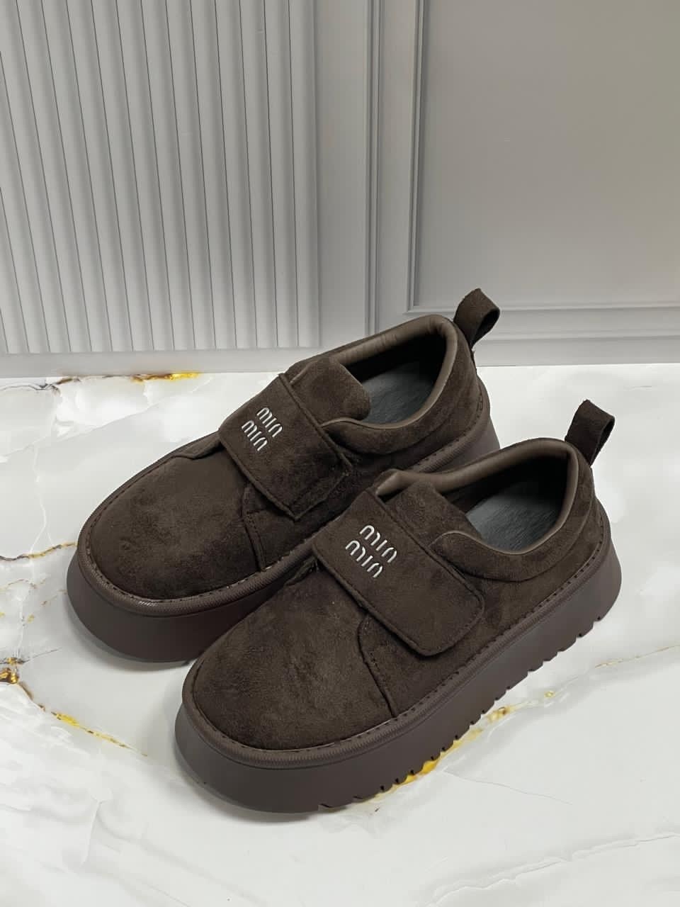 замшевые лоферы miu miu на высокий подошве и фирменной фурнитурой,лоферы замш,,женская ,модная женская