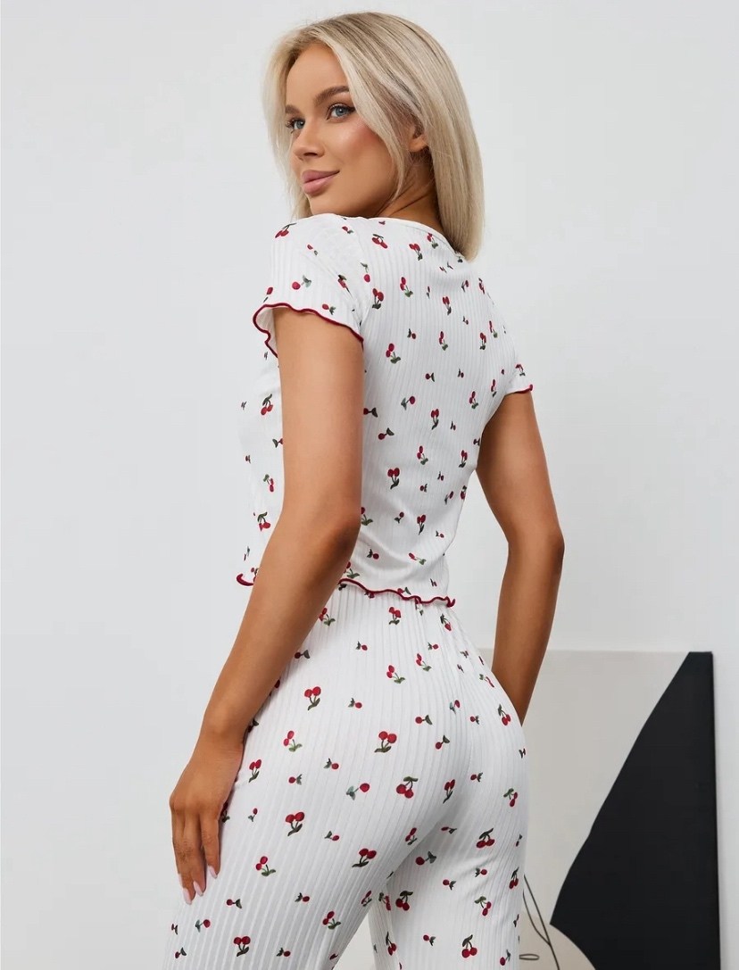 пижама с шортами и футболкой с вишней муслиновая katalinof,женская элегантная пижама с принтом вишни,пижамы женски,женская пижама,пижама женская с шортами
