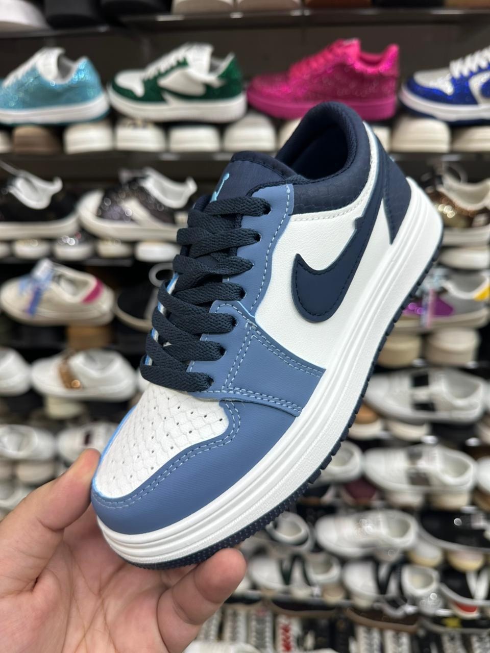 кроссовки кожа,кроссовки nike air jordan 1,кроссовки женскиe,кроссовки бордовые,кроссовки