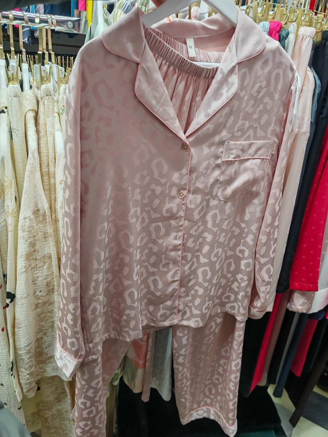 шелковая классическая пижама лео,пижама из искусственного шелка,пижама женская шелковая,женская пижама из искусственного шелка,пижамы женски