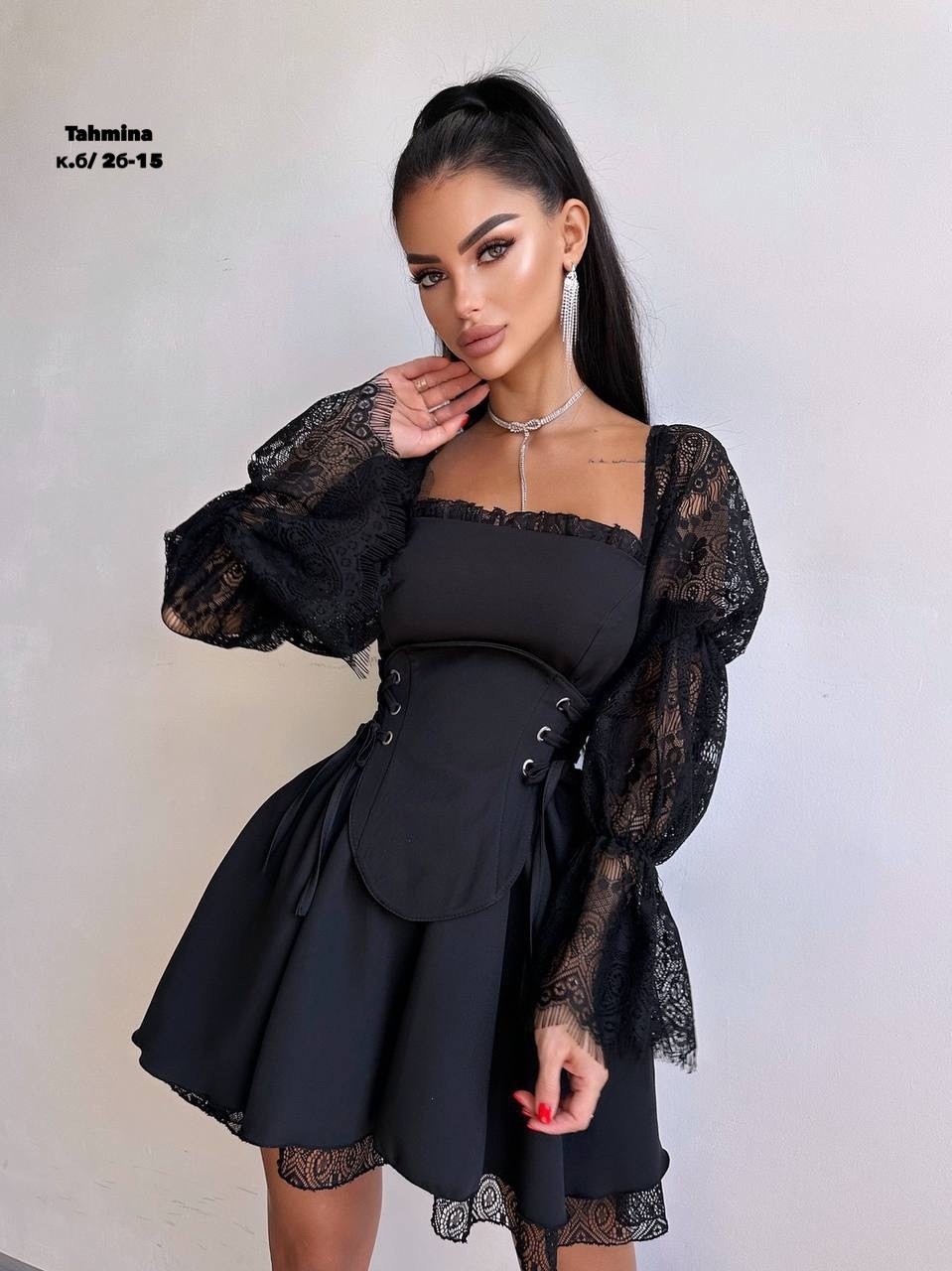 короткое платье,платье и корсет,платье с объемными рукавами,атласное корсетное платье с пышной двойной юбкой и объемными рукавами,платье