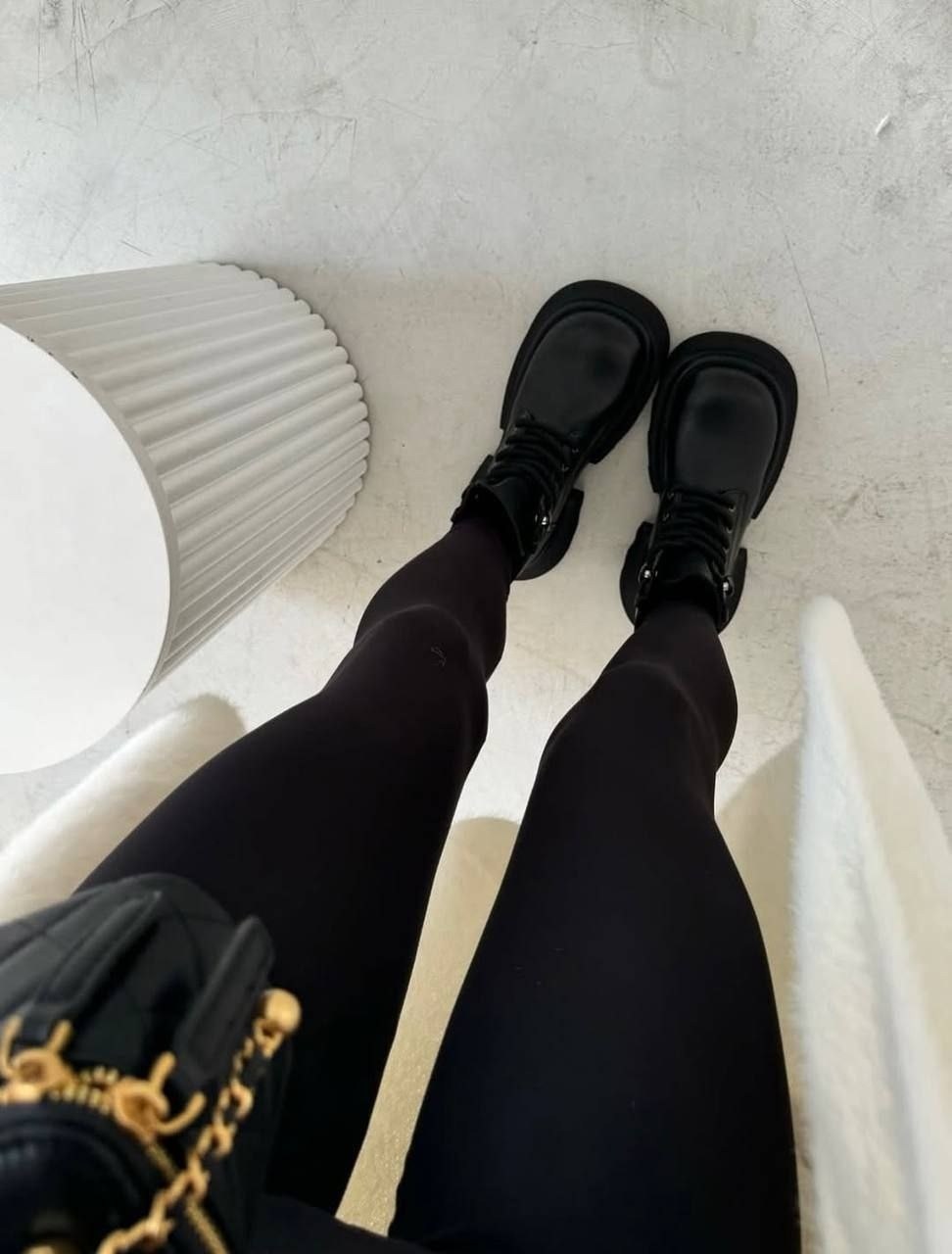 модный стиль одежды,стильные наряды,спортивное женское тело,женская мода