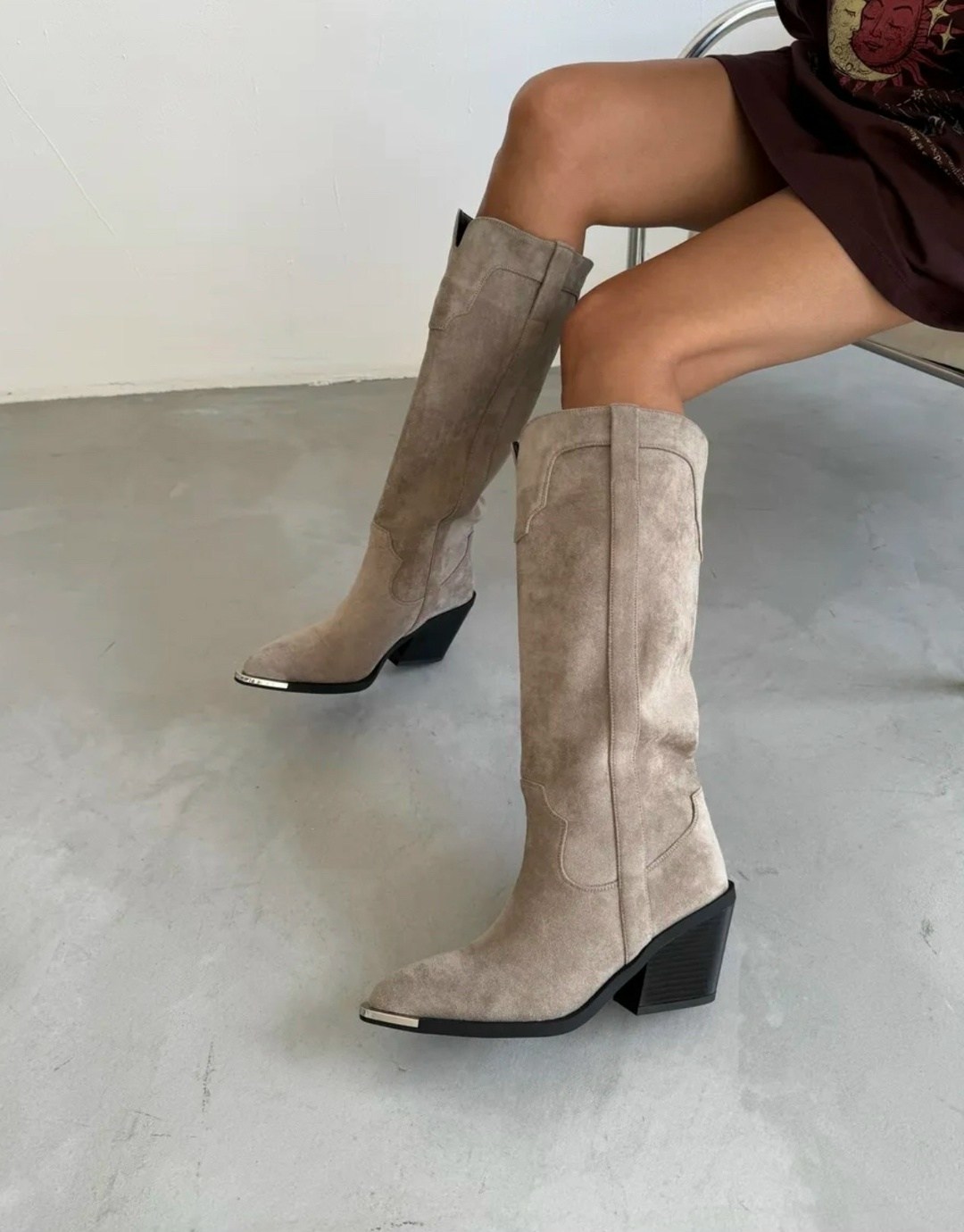 замшевые натуральные сапоги казаки на каблуке демисезонные,сапоги казаки высокие натуральная замша демисезонные,сапоги демисезонные казаки замшевые на каблуке bossy lady,сапоги казаки,сапоги замш