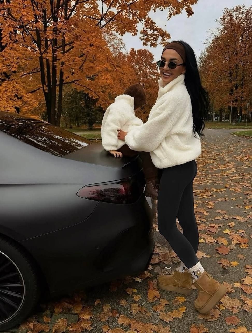 модный стиль одежды,стильные наряды,спортивное женское тело,женская мода