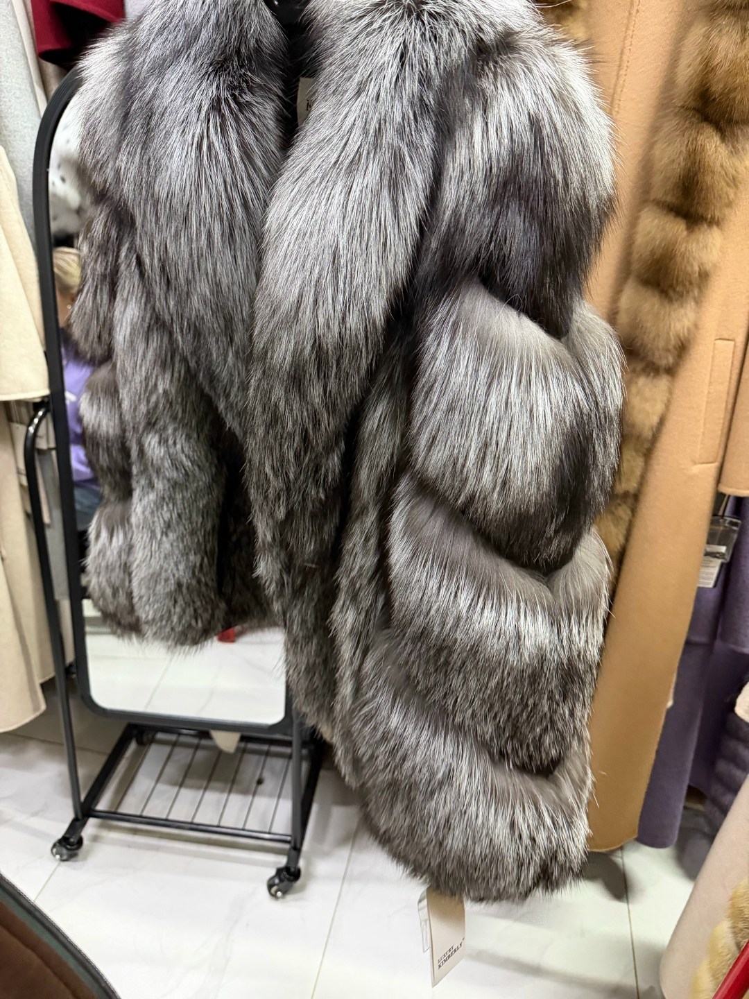 женская шуба из натурального меха чернобурки,шуба короткая мужская из натурального меха чернобурки,шуба чернобурка,шуба из чернобурки,зимняя женская шуба из натурального меха чернобурки