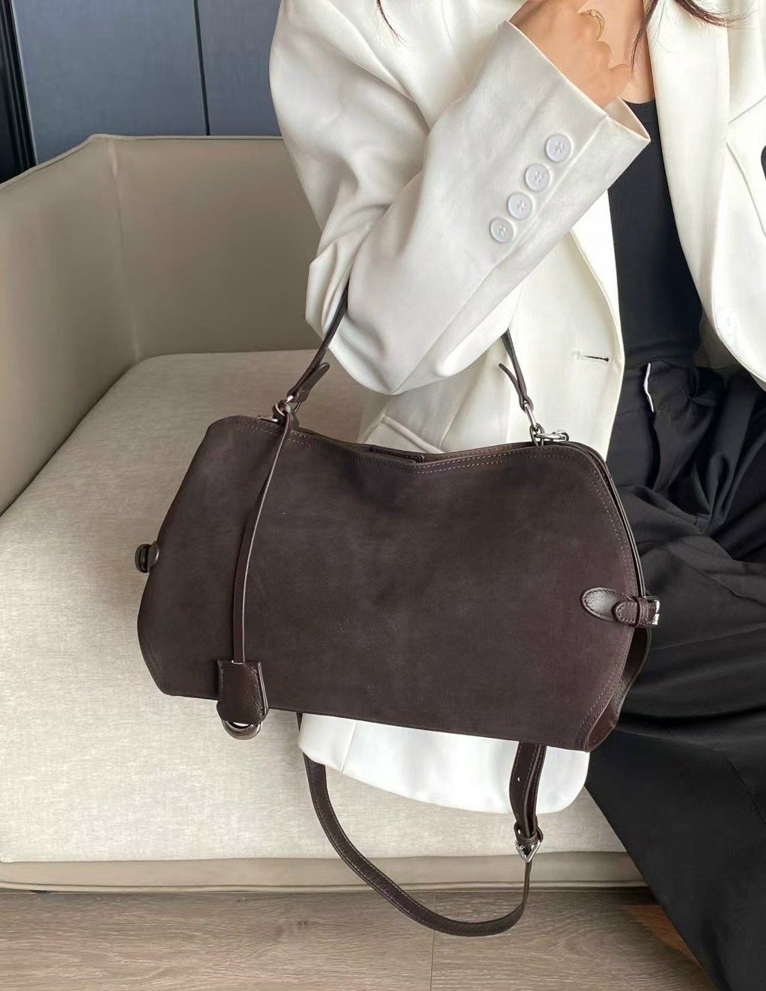 замшевая сумка,сумка женская замшевая,женская замшевая сумка на плечо,сумка шоппер замшевая большая благородного темно-коричневого цвета,сумка коричневая замшевая