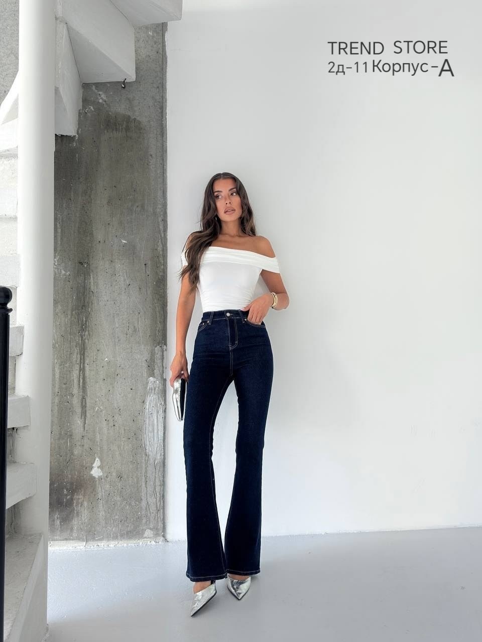 джинсы клеш,джинсы клеш от колена синие nicejeans,темно-синие джинсы-клеш с высокой посадкой,джинсы клеш женские,джинсы синие