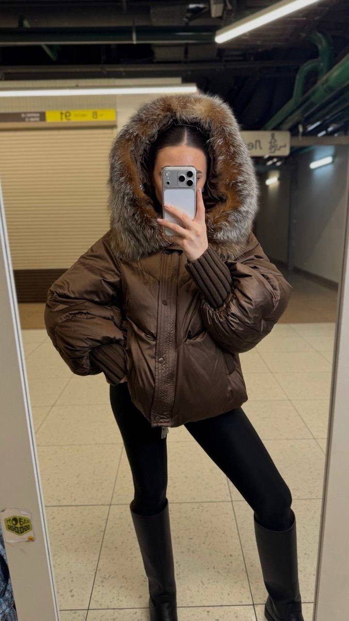 зимняя куртка-пуховик,женская куртка-пуховик на белом утином пуху с натуральным мехом енота,короткий пуховик,короткий пуховик женский,пуховик женский