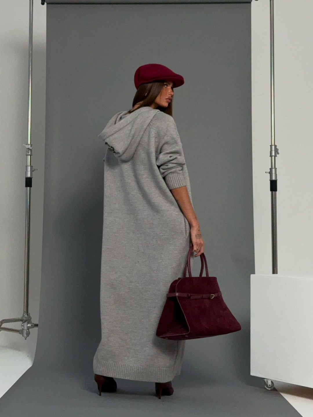 платье с капюшоном,трикотажное платье,платье вязаное,свободное платье,теплое платье