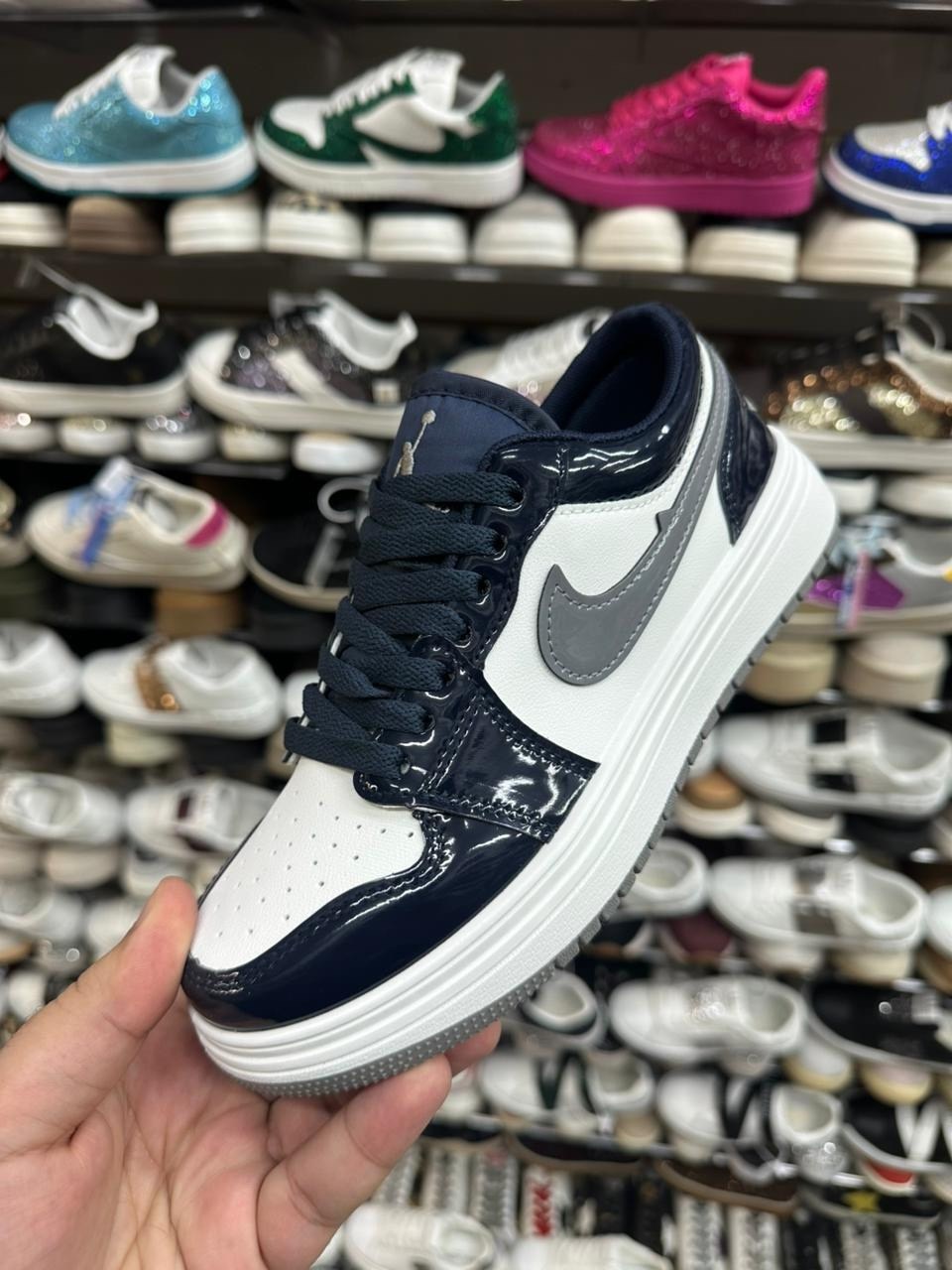 кроссовки кожа,кроссовки nike air jordan 1,кроссовки женскиe,кроссовки бордовые,кроссовки